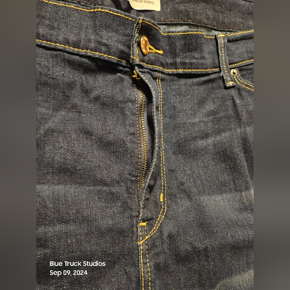 Levis Signature Gold Label Mid Rise Bermuda Jean Shorts NWT Plus Size 24W - Picture 5 of 11